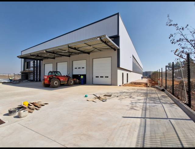 1,984M² WAREHOUSE TO LET IN JET PARK